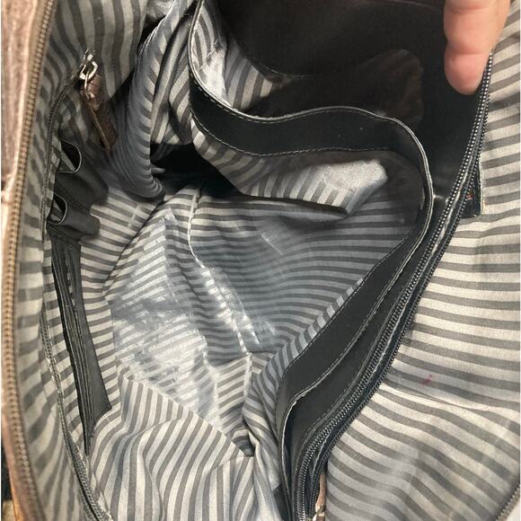 Latico Distressed Brown Leather Tote Handbag. Great Pre-Owned Condition - Picture 7 of 11